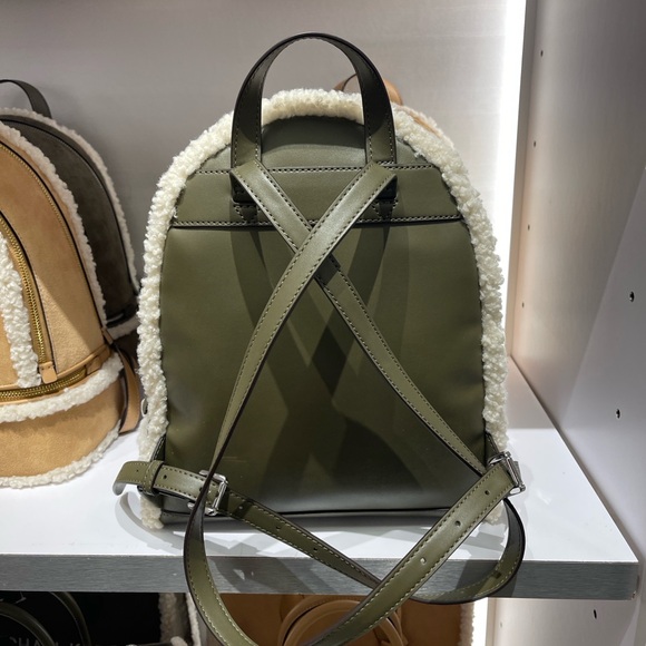 MICHAEL KORS Rhea Medium Suede and Faux Shearling Backpack
Olive
NWT - Picture 4 of 16